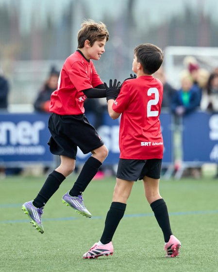 Partidos de las finales de consolación, mixta y femenina del Torneo Interescolar de Tajonar 2025 con la entrega de trofeos y premios