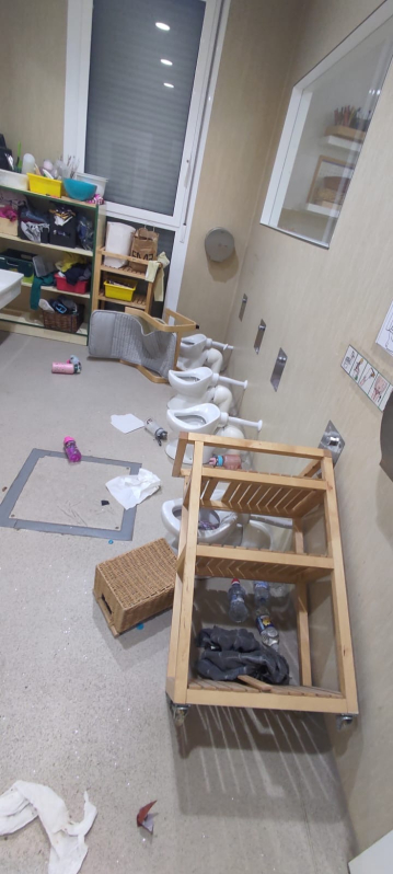 destrozos en el colegio público de Buztintxuri.