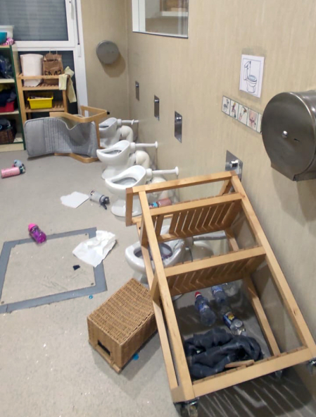 destrozos en el colegio público de Buztintxuri.