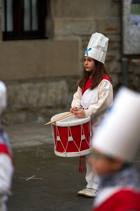 Fotos de San Saastin en Lakuntza, inicio de las fiestas de San Sebastián con tamborrada en la localidad