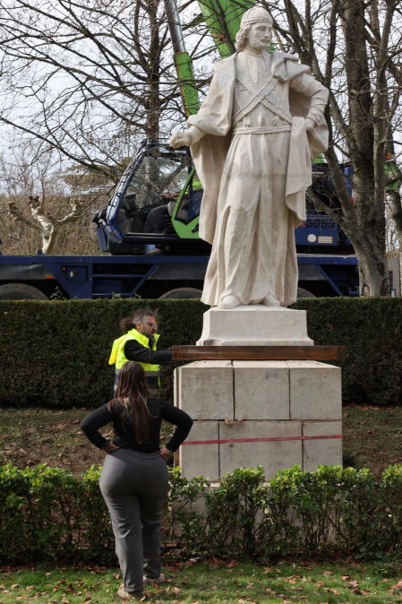 Fotos de la finalizaciòn del traslado de las estatuas del Paseo de Sarasate a los jardines de la Taconera