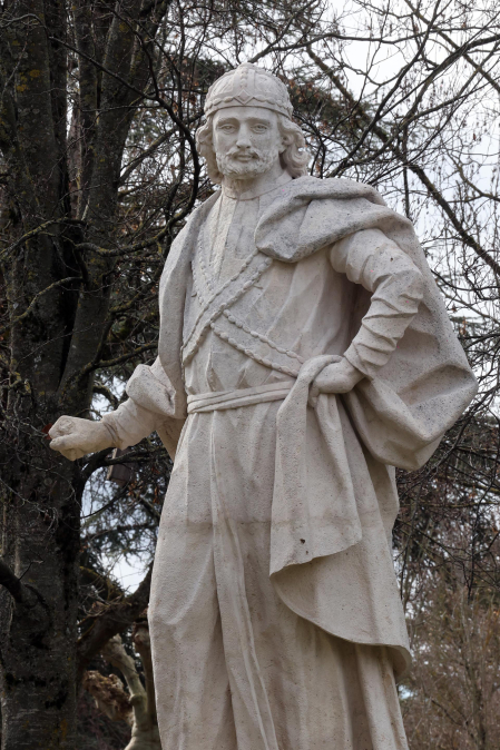 Fotos de la finalizaciòn del traslado de las estatuas del Paseo de Sarasate a los jardines de la Taconera