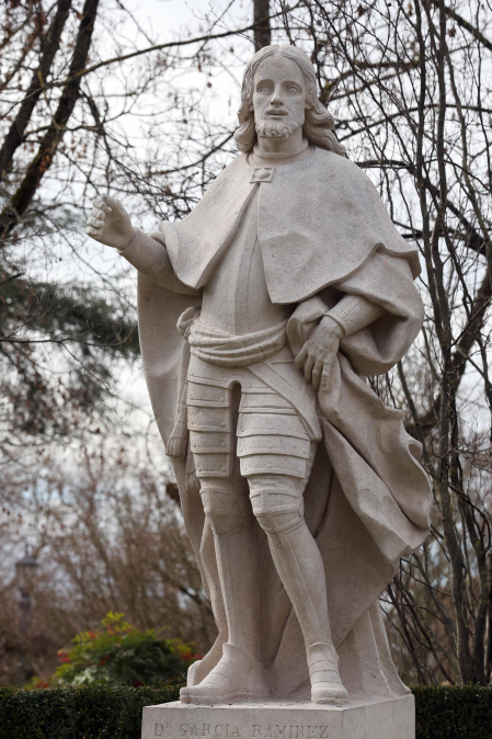Fotos de la finalizaciòn del traslado de las estatuas del Paseo de Sarasate a los jardines de la Taconera