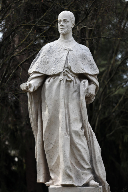 Fotos de la finalizaciòn del traslado de las estatuas del Paseo de Sarasate a los jardines de la Taconera
