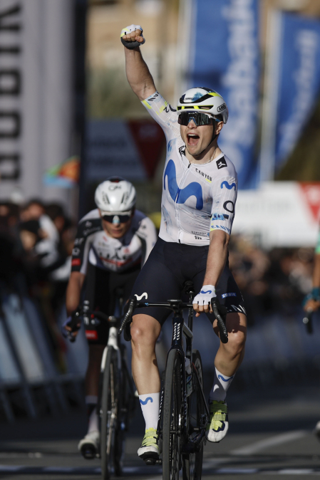 El español Raúl García Pierna (Movistar) se impone en la última etapa de la Volta a la Comunitat Valenciana, disputada este domingo entre Bétera y Valencia, de 94,7 kilómetros. EFE/ Biel Alino