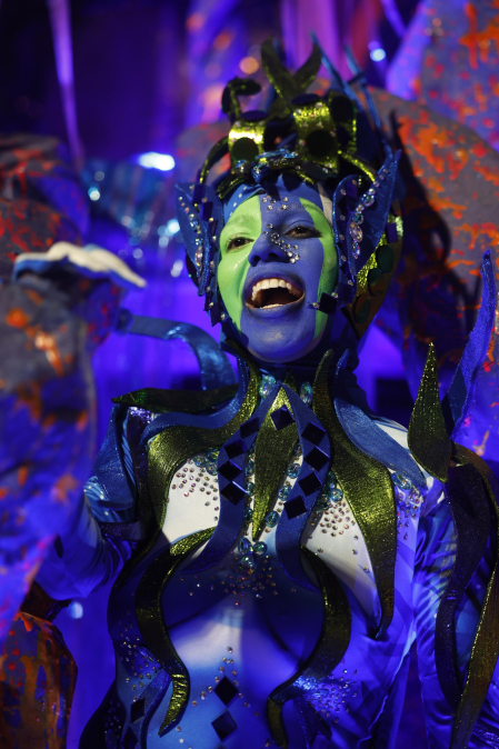 Colorido y música en el primer día de desfiles en el Sambódromo de Río de Janeiro con motivo de los Carnavales