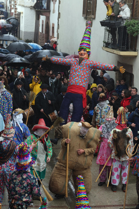 Ziripot, Miel Otxin y Zaldiko salieron a las calles de Lantz este lunes, 16 de febrero, cumpliendo con la tradición