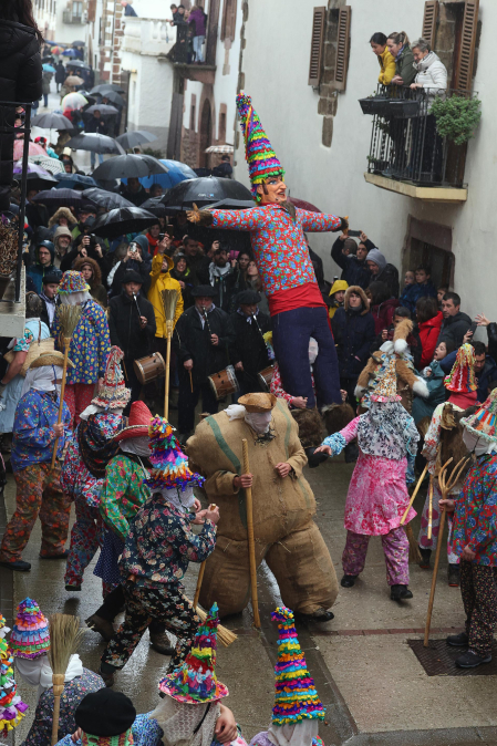 Ziripot, Miel Otxin y Zaldiko salieron a las calles de Lantz este lunes, 16 de febrero, cumpliendo con la tradición