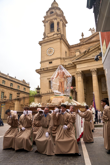 Via Lucis en la Catedral de Pamplona