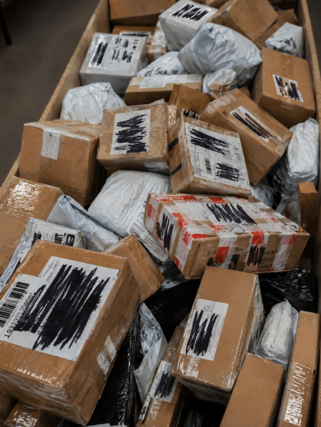 Los 'paquetes misteriosos' de Dmaiko contienen artículos nuevos de Amazon, AliExpress o Temu