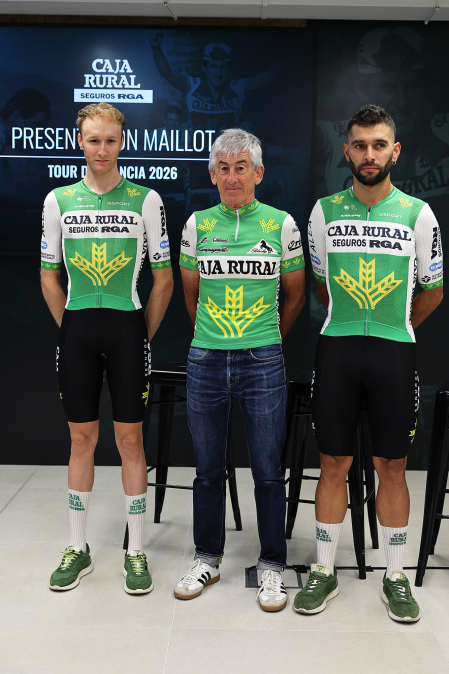 El maillot retro de Caja Rural en su parte delantera