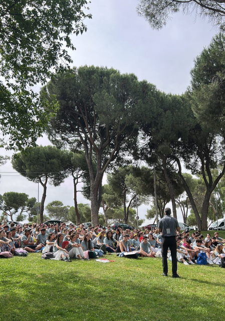 Alrededor de 350 navarros se movilizaron a Madrid el pasado viernes 5 de junio con la DELEJU (Delegación de Juventud Navarra) para recibir al Papa.
