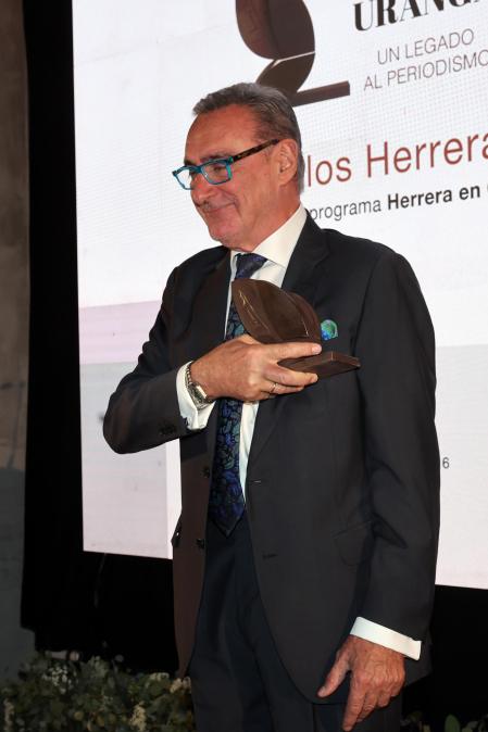 Fotos de la entrega del III Premio José Javier Uranga a Carlos Herrera