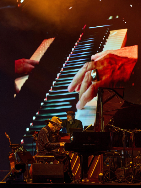 Fotos del concierto de Ludovico Einaudi en el Navarra Arena