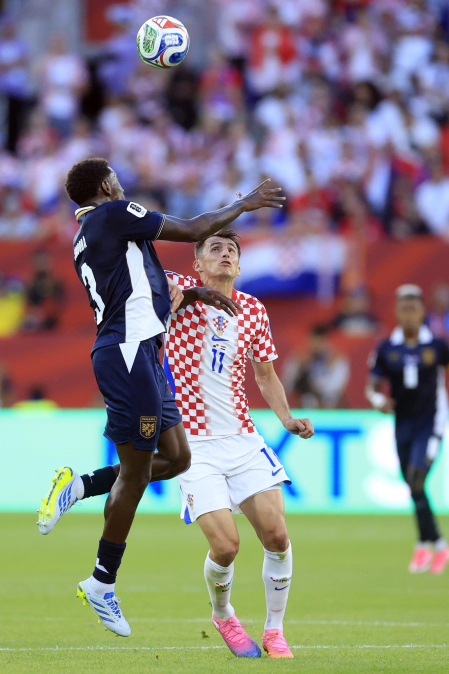 Fotos del debut goleador de Budimir en el Mundial.