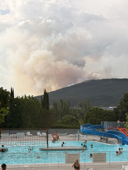 Foto del incendio al norte del monte San Cristóbal.
