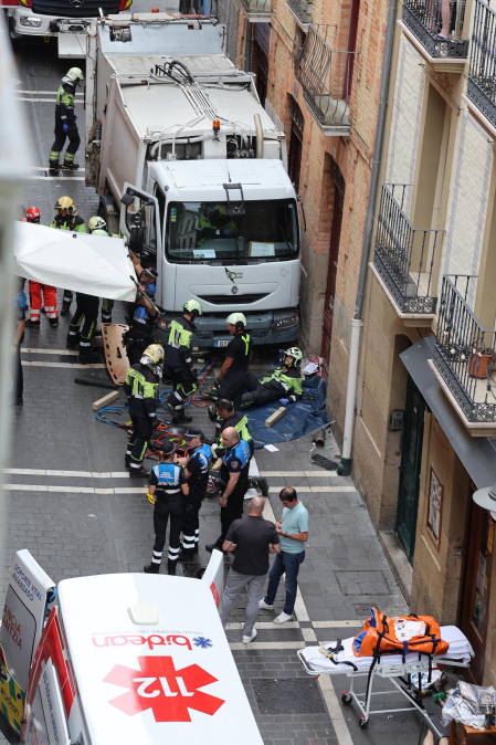 Fotos del atropello de un camión a varias personas en Navarrería