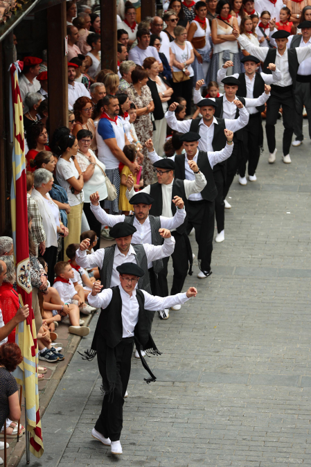 Trapatan y baile de la bandera en el día de San Pedro en las fiestas 2026 de Santesteban