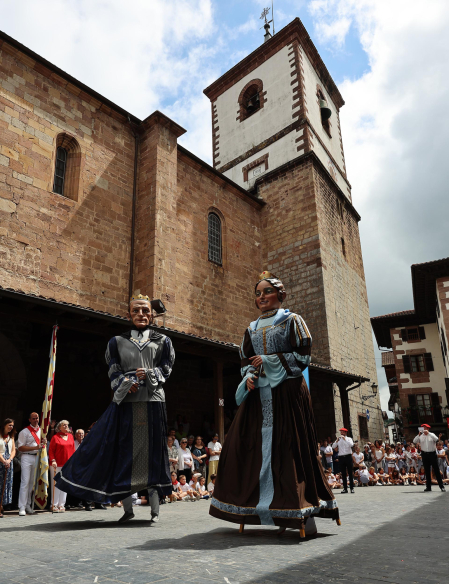 Trapatan y baile de la bandera en el día de San Pedro en las fiestas 2026 de Santesteban