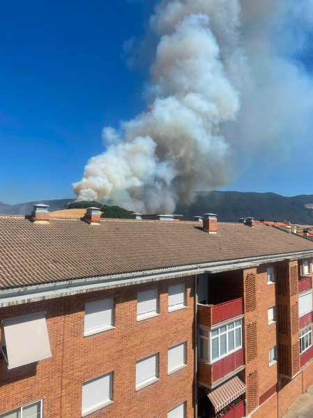 Foto del incendio de grandes dimensiones en Imárcoain.