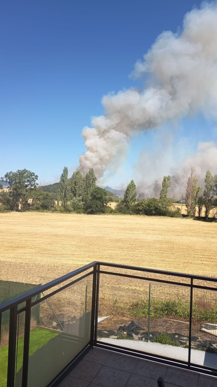 Foto del incendio de grandes dimensiones en Imárcoain.