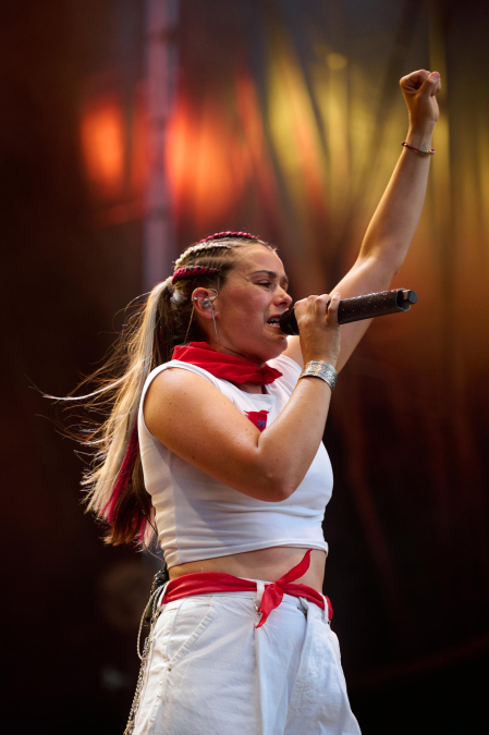 Concierto de Isabel Aaiún en la Plaza del Castillo