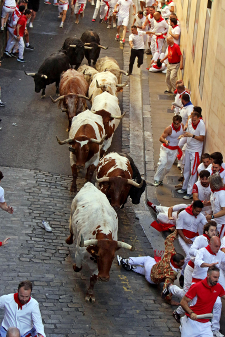 Primer encierro de San Fermín en la cuesta de Santo Domingo.