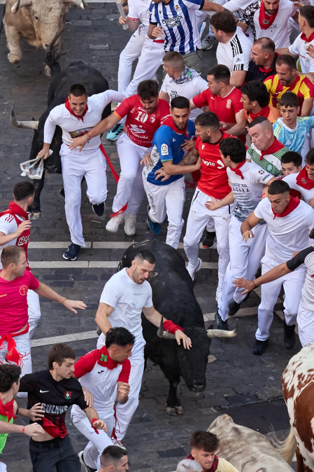 Primer encierro de San Fermín 2026 en el tramo de Telefónica.