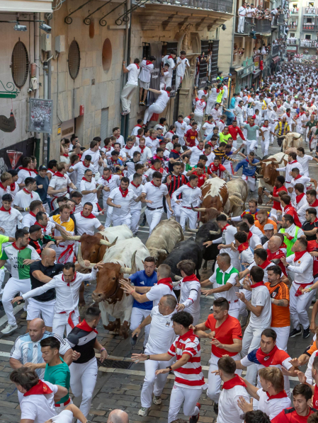 Primer encierro de San Fermín 2026 en la Estafeta.