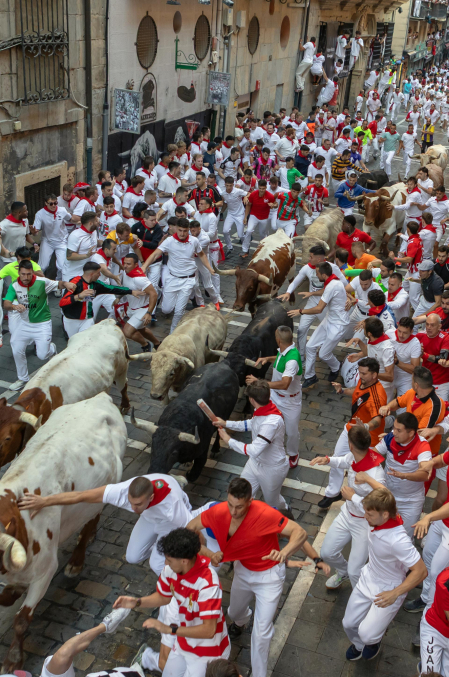 Primer encierro de San Fermín 2026 en la Estafeta.