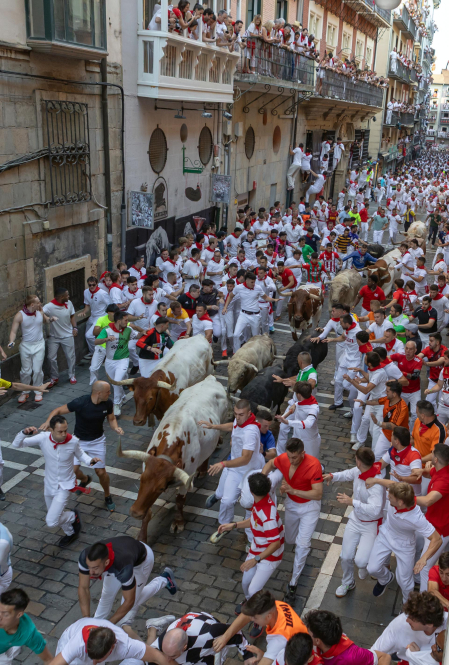 Primer encierro de San Fermín 2026 en la Estafeta.