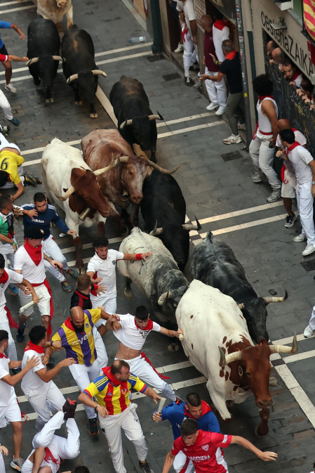 Segundo encierro de San Fermín 2026 con toros de Cebada Gago.