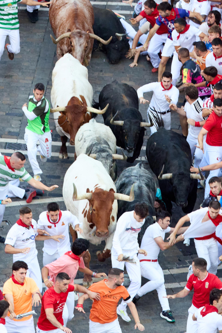 Segundo encierro de San Fermín 2026 con toros de Cebada Gago en Telefónica.
