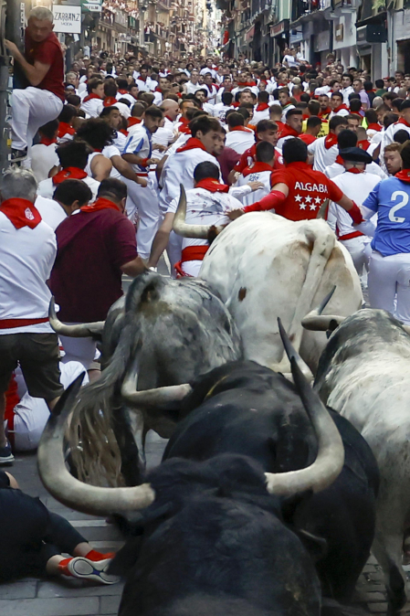 Segundo encierro de San Fermín 2026 con toros de Cebada Gago.