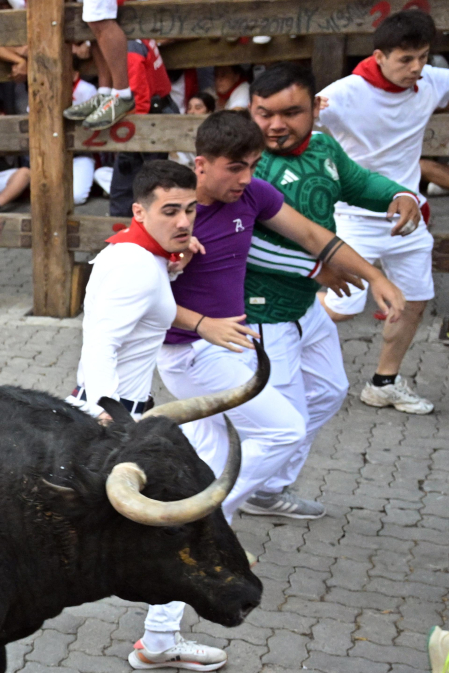 Segundo encierro de San Fermín 2026 con toros de Cebada Gago.