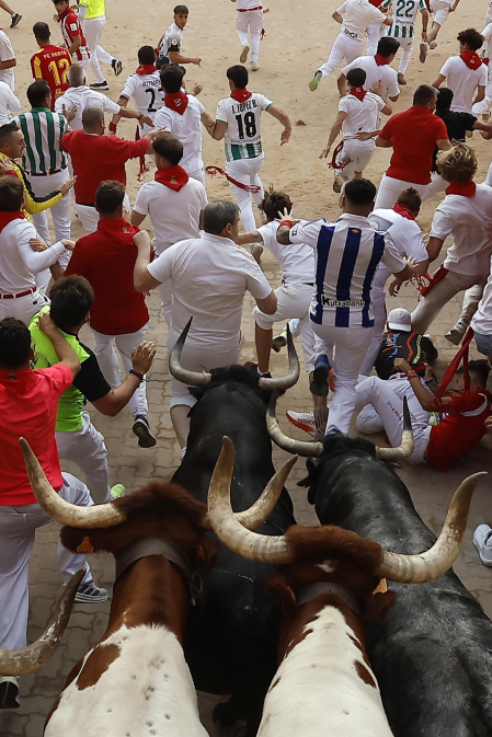 Segundo encierro de San Fermín 2026 con toros de Cebada Gago.