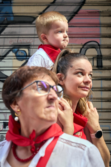 Fotos de la salida de la Comparsa de Gigantes y Cabezudos este 8 de julio de San Fermín 2026
