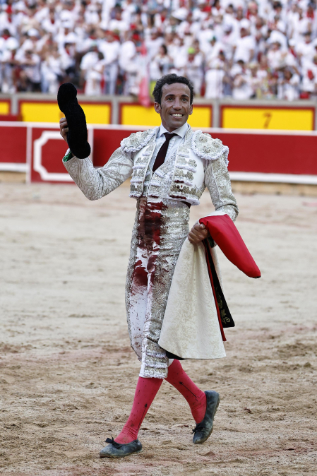 Fotos de la tercera corrida de la Feria del Toro 2026 con toros de Victoriano del Río para los diestros Alejandro Talavante, Roca Rey y David de Miranda