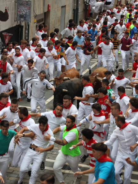 Fotos del cuarto encierro de San Fermín 2026 en Pamplona