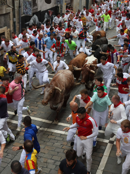 Fotos del cuarto encierro de San Fermín 2026 en Pamplona