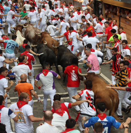 Fotos del cuarto encierro de San Fermín 2026 en Pamplona
