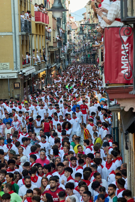 Fotos del quinto encierro de San Fermín 2026 en Pamplona