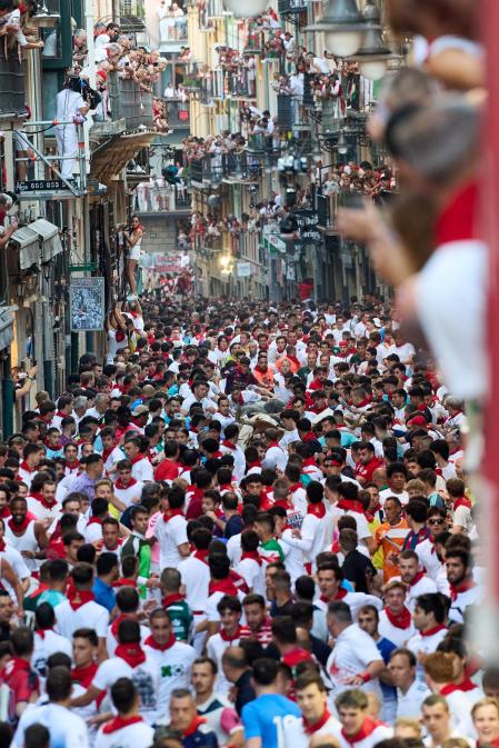 Fotos del quinto encierro de San Fermín 2026 en Pamplona
