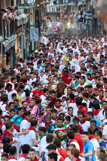 Fotos del quinto encierro de San Fermín 2026 en Pamplona