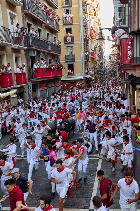 Fotos del quinto encierro de San Fermín 2026 en Pamplona