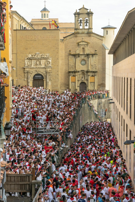 Fotos del quinto encierro de San Fermín 2026 en Pamplona