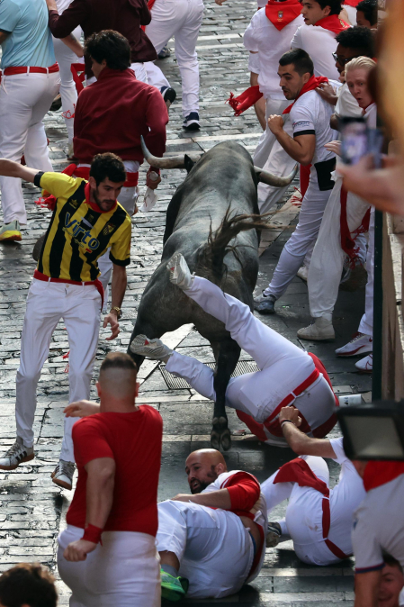 Fotos del quinto encierro de San Fermín 2026 en Pamplona