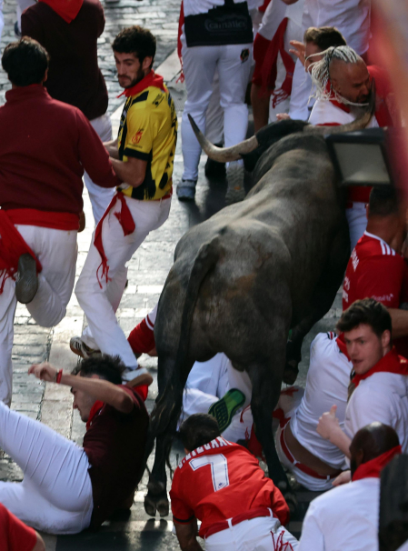 Fotos del quinto encierro de San Fermín 2026 en Pamplona
