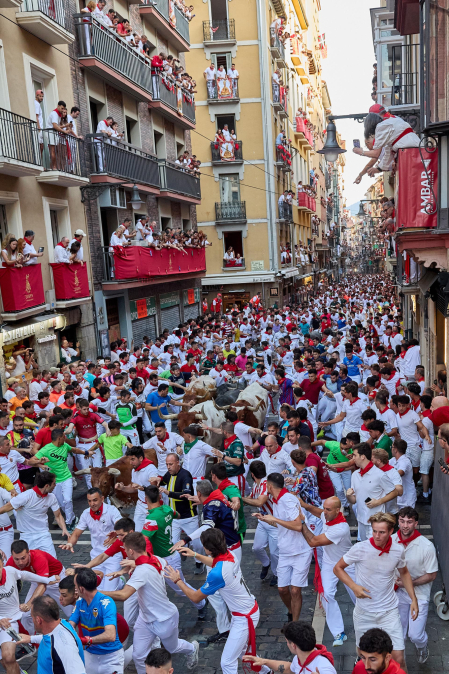 Fotos del quinto encierro de San Fermín 2026 en Pamplona