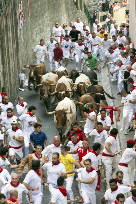 Fotos del sexto encierro de San Fermín 2026 en Pamplona